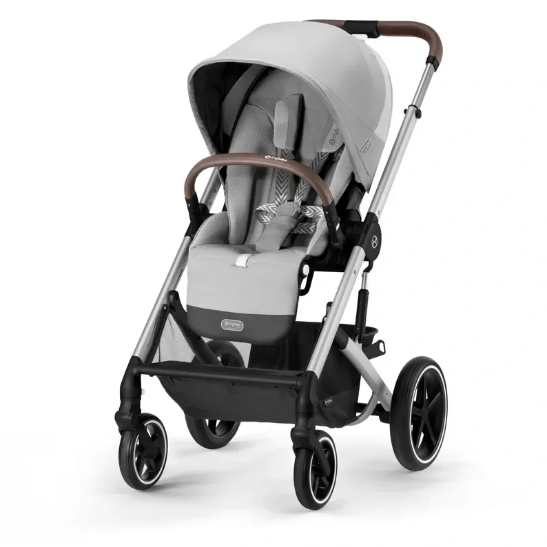 Cybex Balios S Lux с молочно-белым прогулочным блоком на серебристом шасси