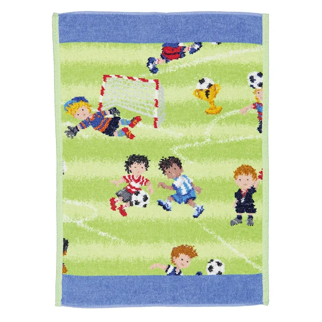 Детское полотенце Feiler Soccer 37×50 см с рисунком футболистов